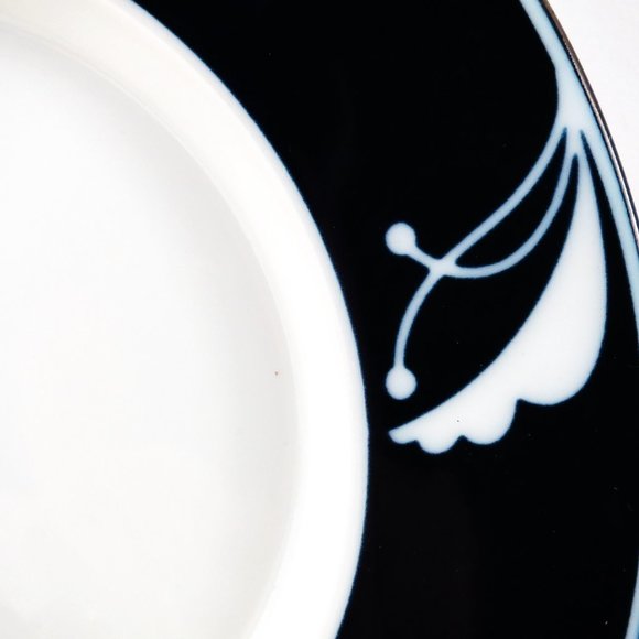 Dansk Flora Bread Butter Plate Indigo White Berries 7.25 inches Porcelain Japan - Picture 2 of 3